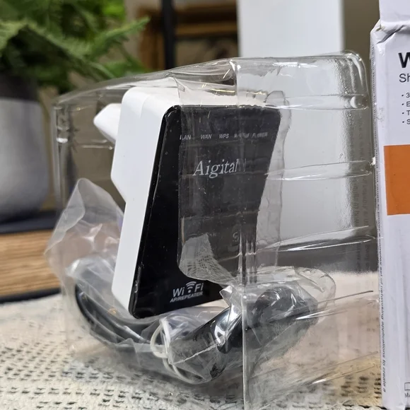 New Wireless-N Mini Router 300Mbps WiFi Repeater Signal Booster AP/Bridge - Picture 9 of 10